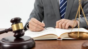 advocates and legal consultants in dubai